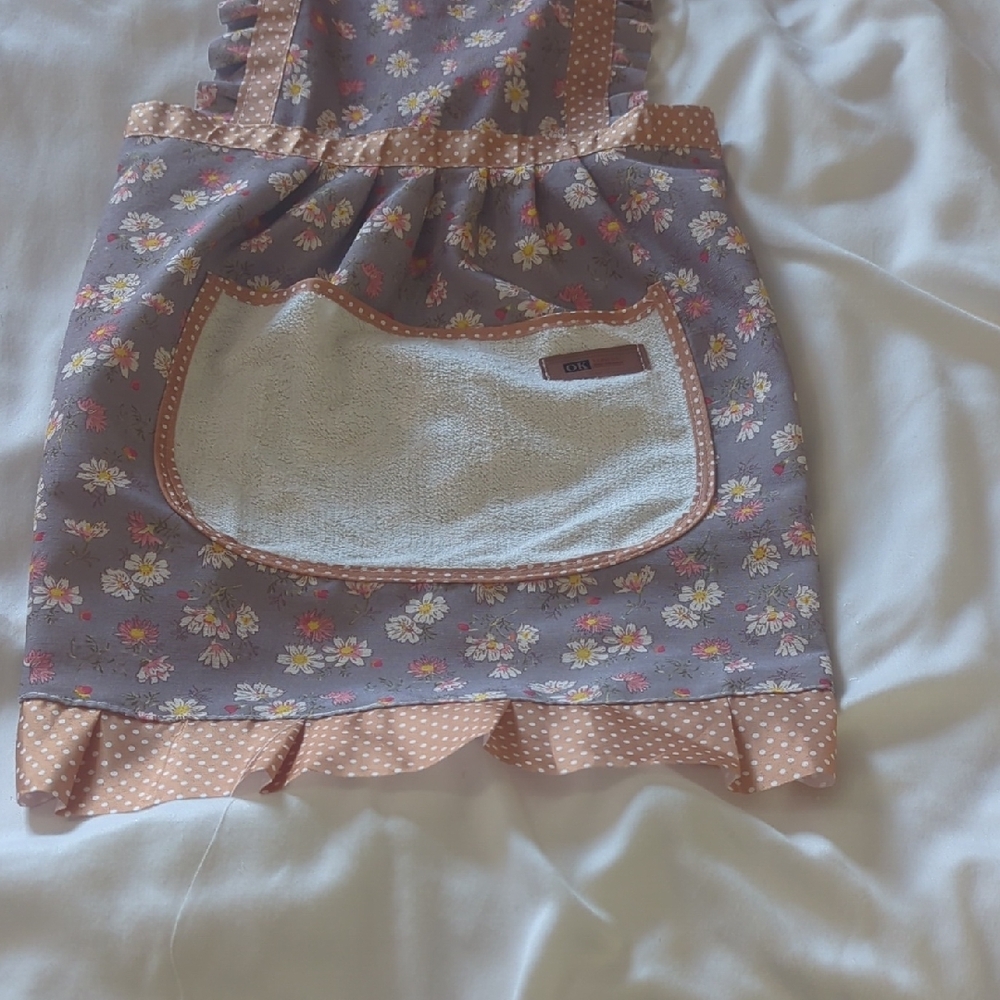 Vintage-inspired floral apron - Picture 3 of 11